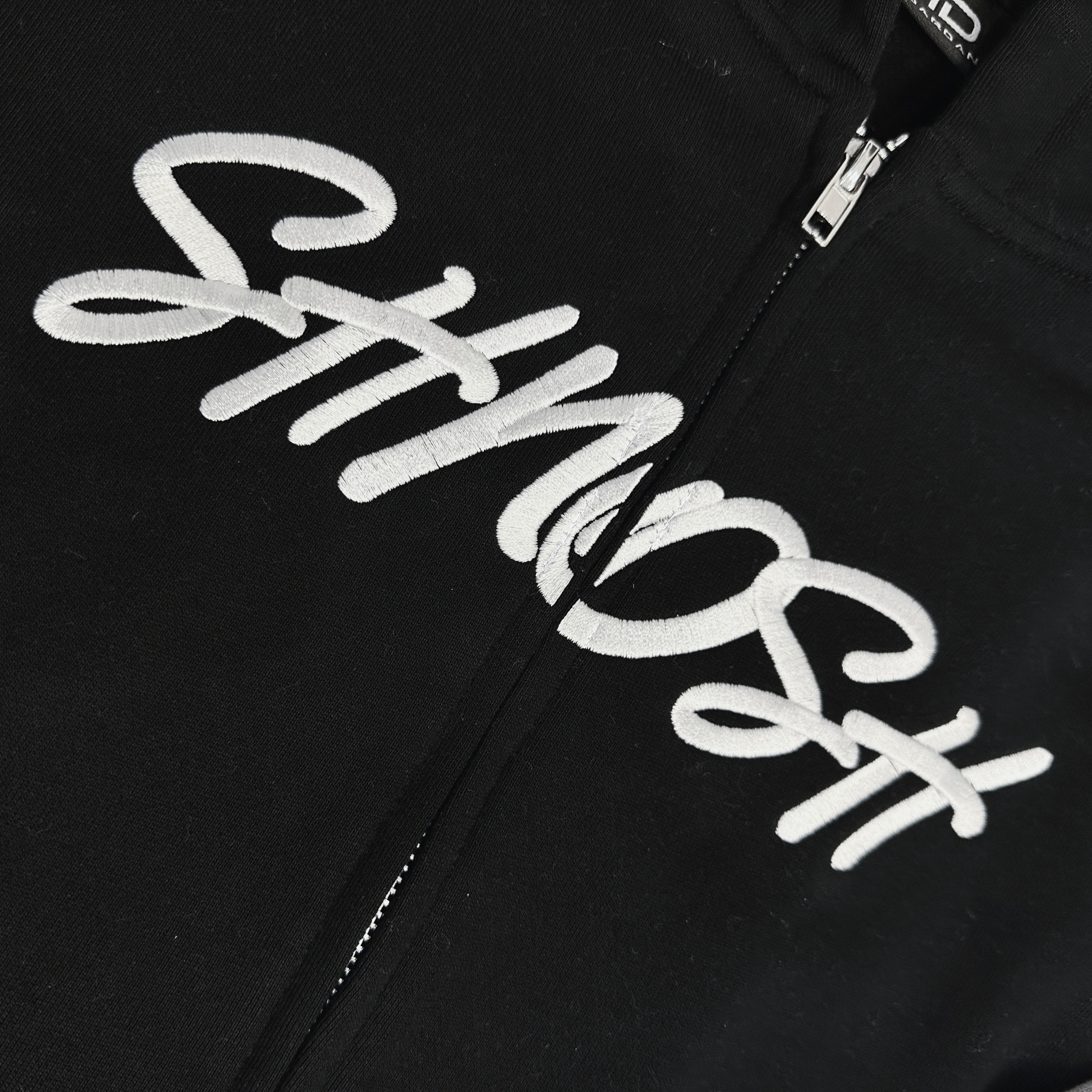 "SHNOSH" ZIP HOODIE BLACK