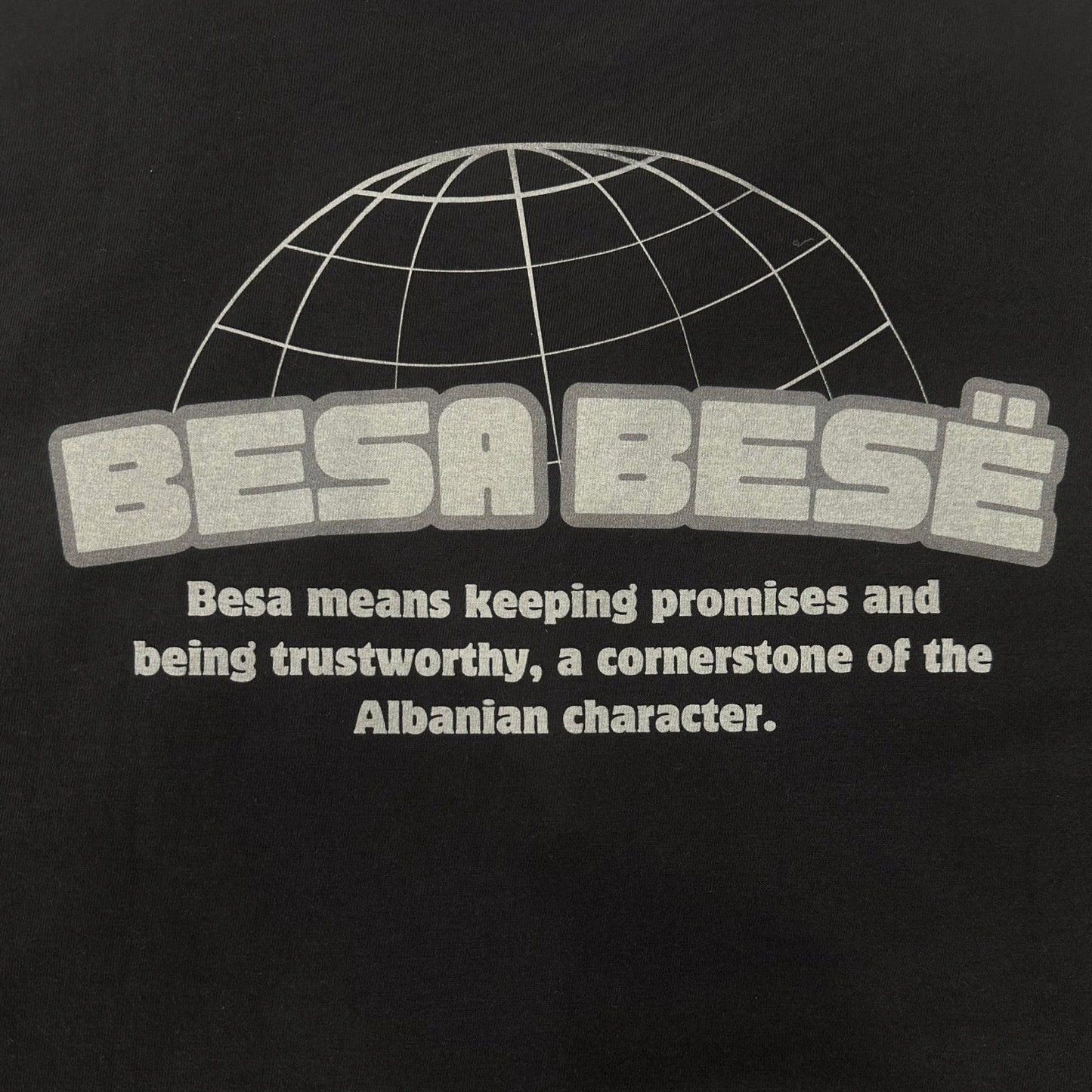 "BESA BESË" TEE - DARK GREY